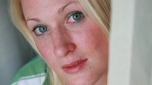 Kobieta o blond włosach