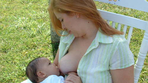 Kobieta karmiąca piersią