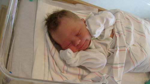 Noworodek leżący w szpitalu