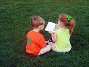 Dzieci czytające ksiązki