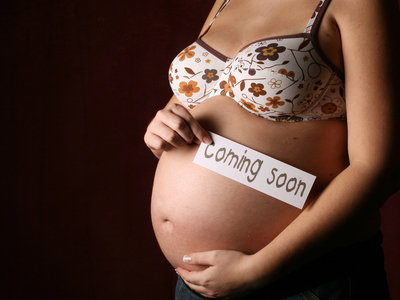 Kobieta w dziewiątym miesiącu ciąży